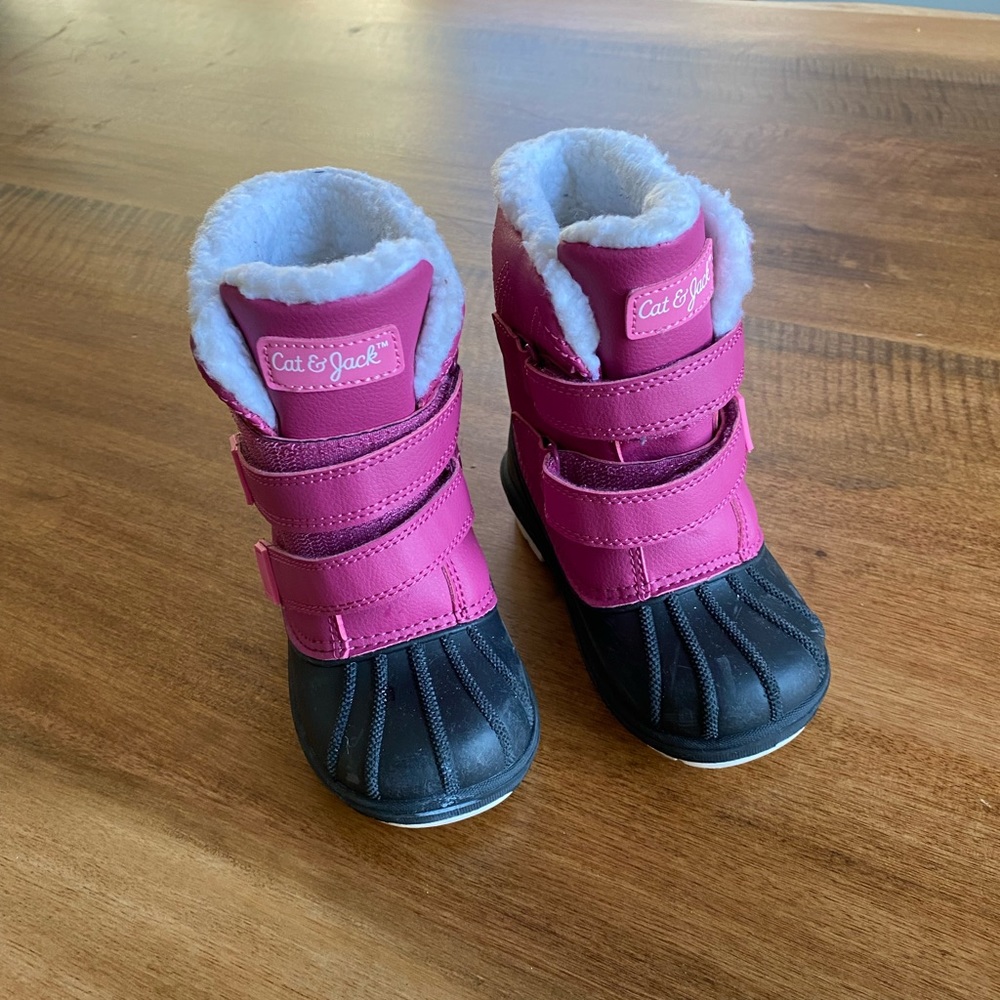 Cat & Jack Girl’s Size 8 Snow Boots
